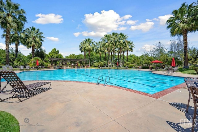 6006 Colchester Pl, Bakersfield, CA 93306 - community pool with a patio