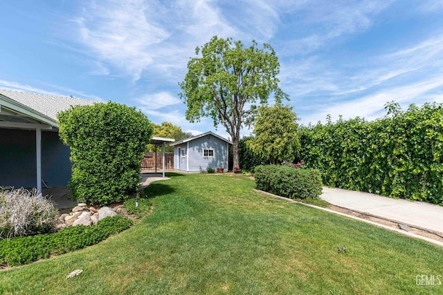 view of yard featuring an outbuilding and fence