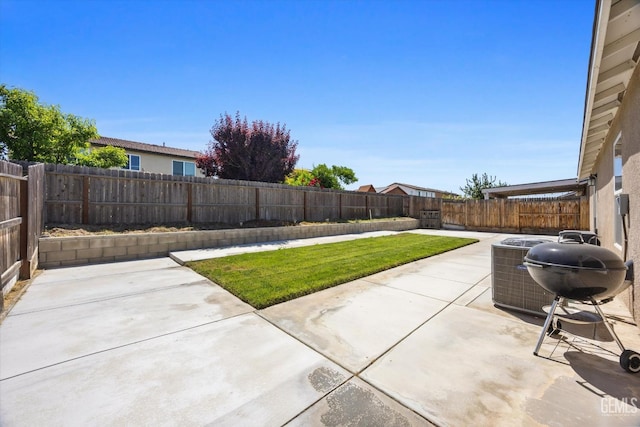 view of yard with a patio area