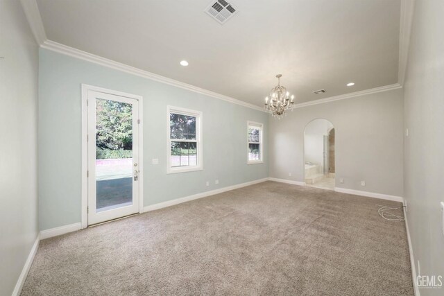 unfurnished room featuring carpet floors, crown molding, and a chandelier