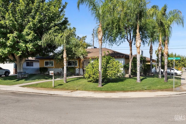 4501 Chadbourn St, Bakersfield, CA 93307 - view of front facade featuring a front lawn and stucco siding