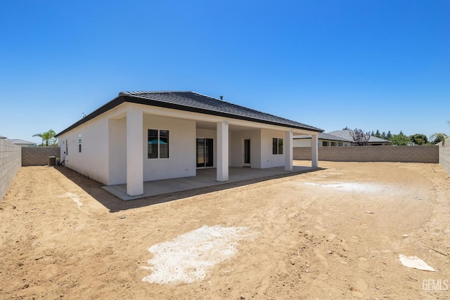 8708 Tamburlane Ct, Bakersfield, CA 93314 - back of house featuring a patio, a fenced backyard, and stucco siding