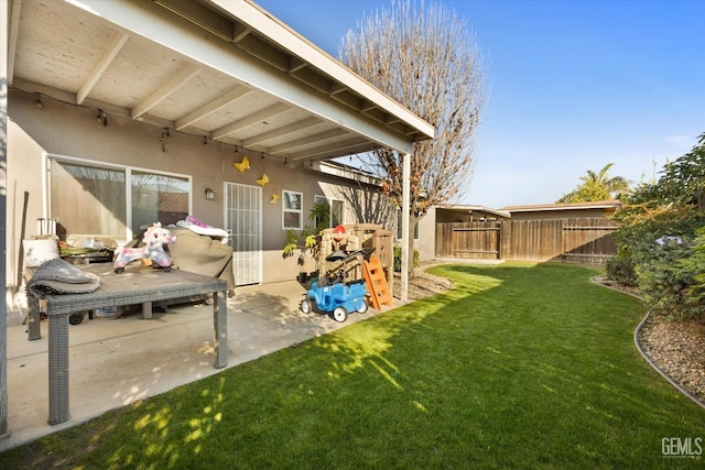 view of yard featuring a patio