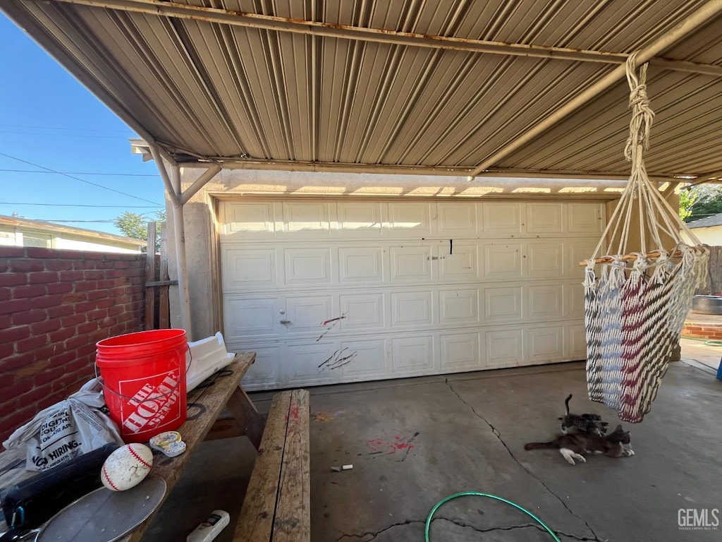 3325 Monterey St, Bakersfield, CA 93306 - view of garage