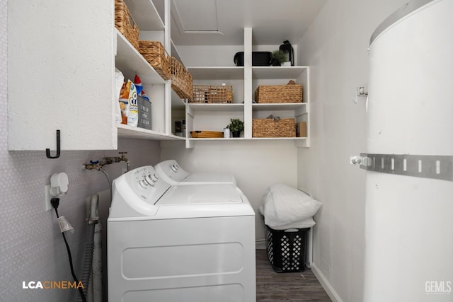 clothes washing area with dark wood-type flooring and independent washer and dryer