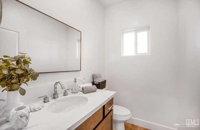 18671 Buckeye Pl, Tehachapi, CA 93561 - half bathroom featuring vanity and toilet