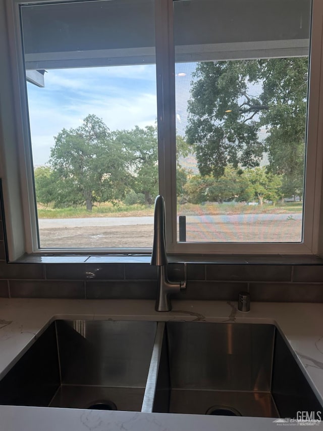 18671 Buckeye Pl, Tehachapi, CA 93561 - kitchen view of backsplash and light stone counters