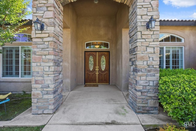 9005 Via Lugano, Bakersfield, CA 93312 - property entrance with stucco siding