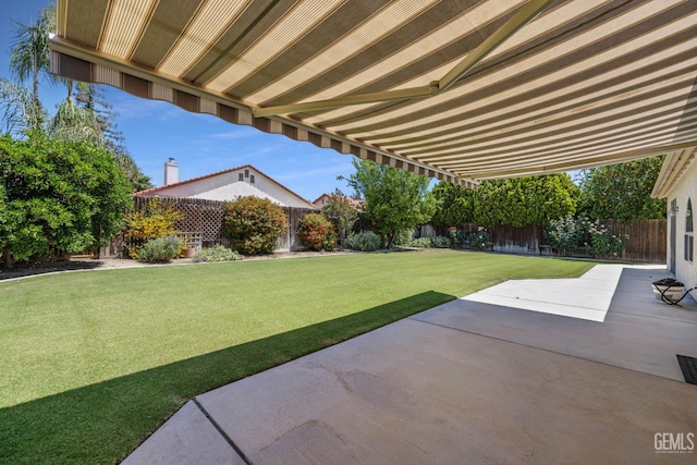 10400 Walnut Creek Ct, Bakersfield, CA 93311 - view of yard with a patio