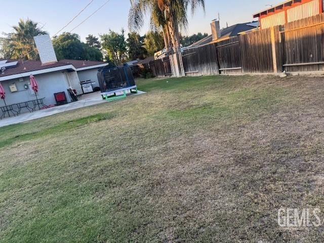 6109 Lupine Ave, Bakersfield, CA 93308 - view of yard
