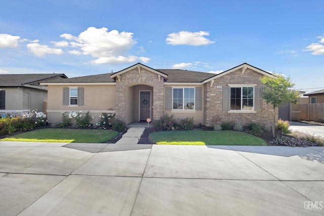3116 Seymour St, Tulare, CA 93274 - view of front facade featuring stucco siding and stone siding