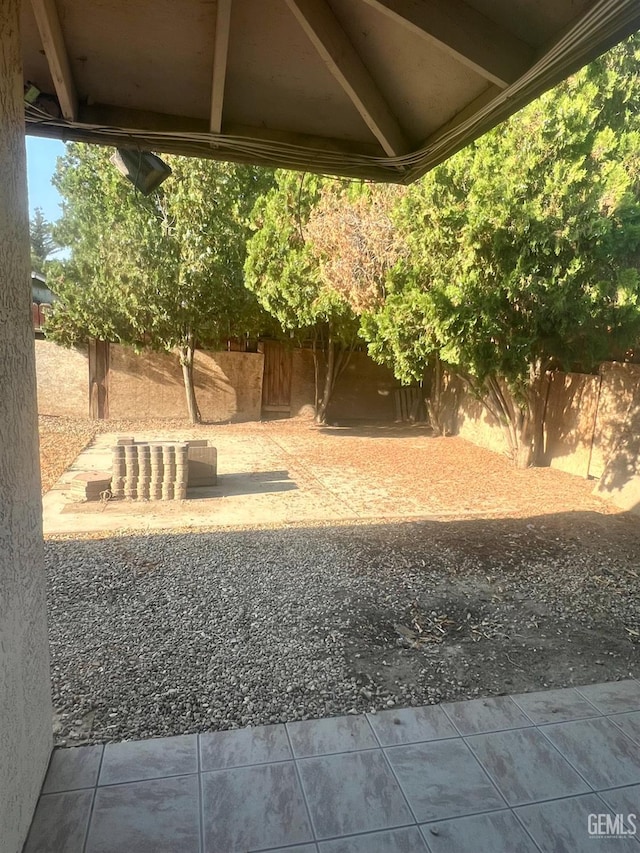 1325 Bayne Ct, Bakersfield, CA 93307 - fenced backyard with a patio