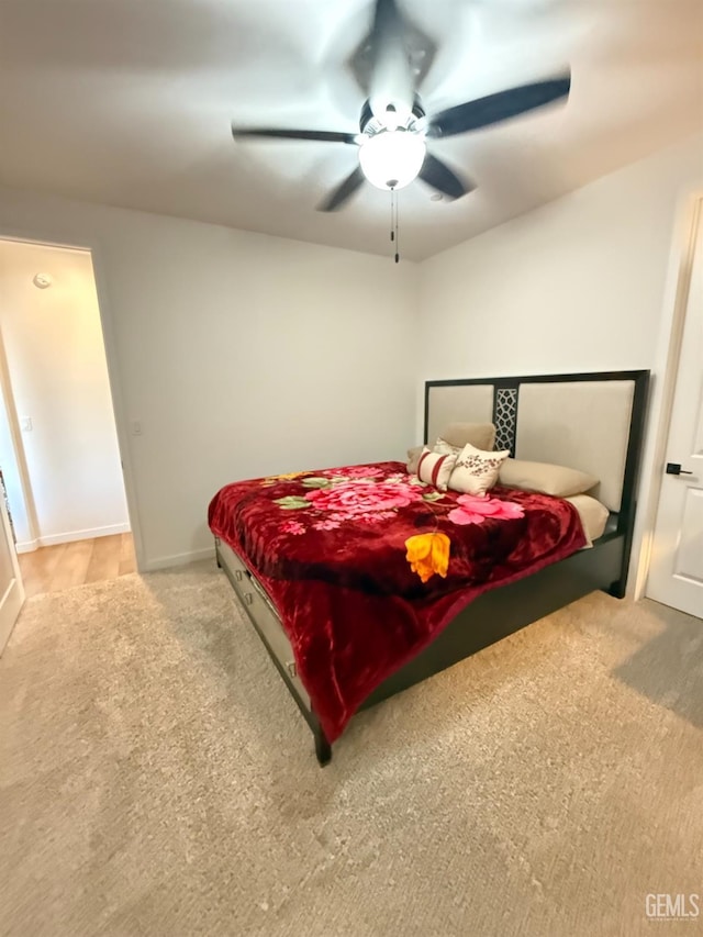 bedroom with ceiling fan