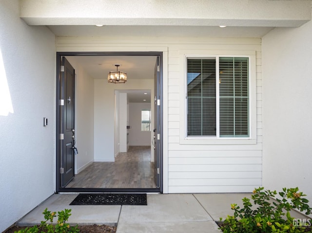 property entrance featuring stucco siding
