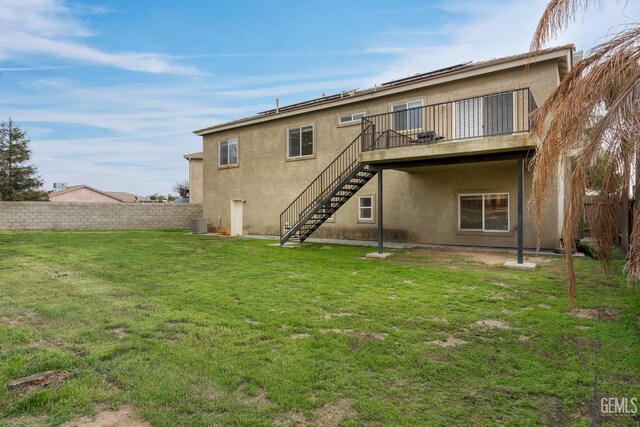 408 Brite Meadow Ct, Bakersfield, CA 93308 - back of property with stairway, stucco siding, and a wooden deck