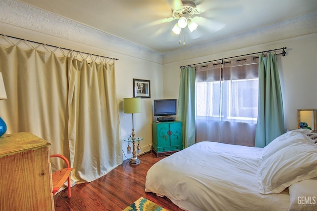 512 N Harper Ave, Los Angeles, CA 90048 - bedroom with wood finished floors and a ceiling fan