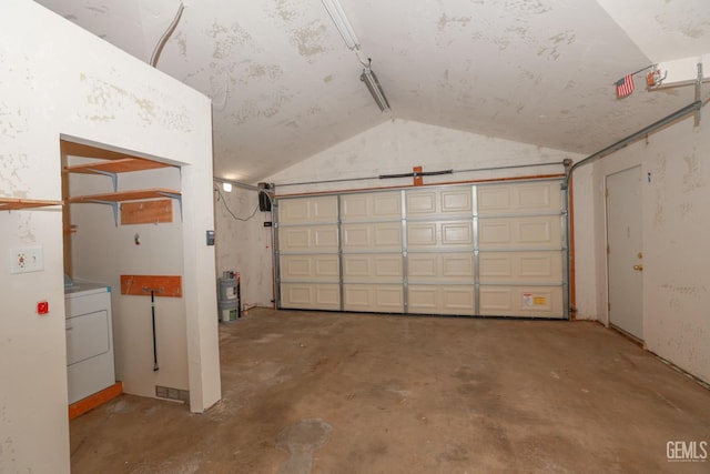 garage with washer / clothes dryer