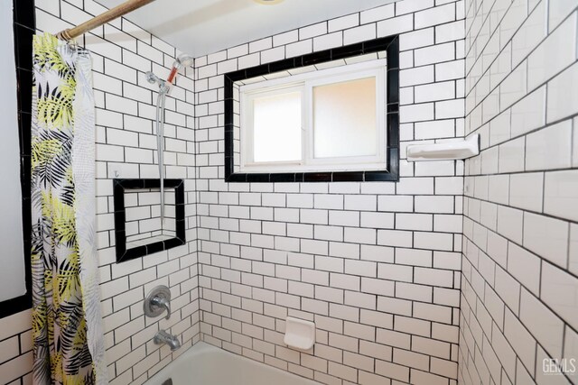 bathroom with shower / bath combo