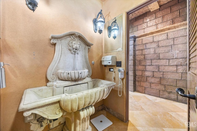 4905 Islands Dr, Bakersfield, CA 93312 - view of bathroom