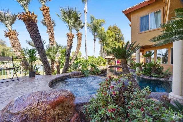 4905 Islands Dr, Bakersfield, CA 93312 - view of yard featuring an in-ground hot tub, a garden pond, and a patio area