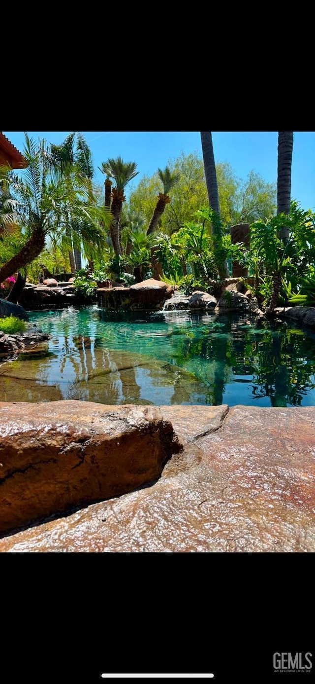 4905 Islands Dr, Bakersfield, CA 93312 - water view featuring a garden pond