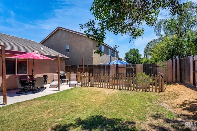 12503 Maclure Dr, Bakersfield, CA 93311 - fenced backyard with a patio area