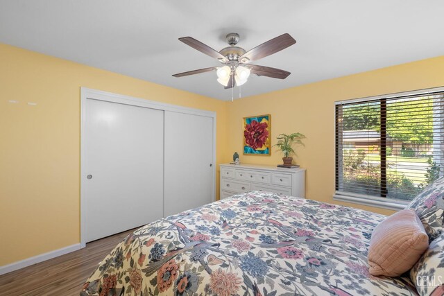 2700 Hoad Ln, Bakersfield, CA 93309 - bedroom featuring wood finished floors, baseboards, a closet, and ceiling fan