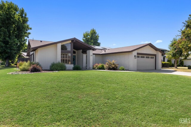 2700 Hoad Ln, Bakersfield, CA 93309 - mid-century inspired home with a front yard, an attached garage, concrete driveway, and brick siding