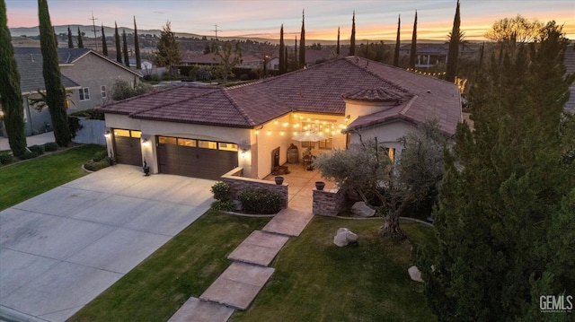 view of front of house with a yard and a garage