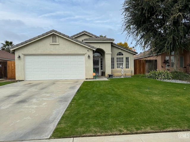 view of front of house featuring a front lawn and a garage