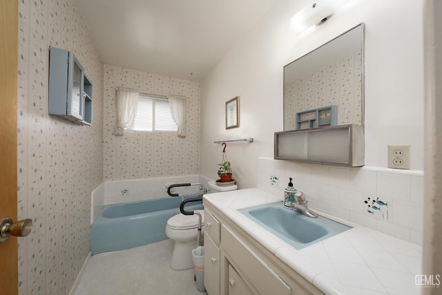 bathroom with toilet, wallpapered walls, a tub to relax in, and decorative backsplash