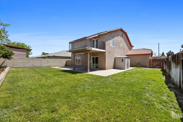 4312 Rio Viejo Dr, Bakersfield, CA 93313 - rear view of house with a lawn, a patio area, a fenced backyard, and a balcony