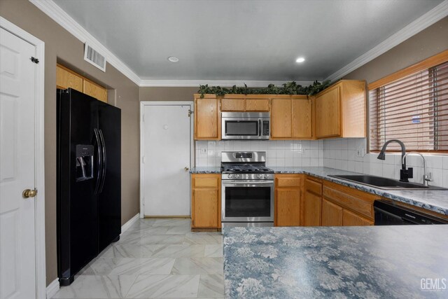 4312 Rio Viejo Dr, Bakersfield, CA 93313 - kitchen featuring a sink, visible vents, decorative backsplash, black appliances, and ornamental molding