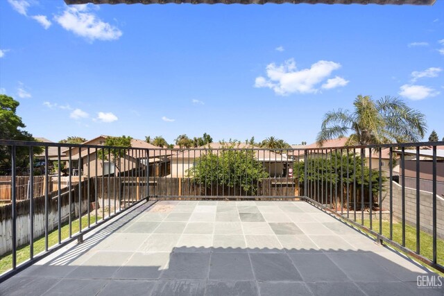 4312 Rio Viejo Dr, Bakersfield, CA 93313 - view of patio with fence