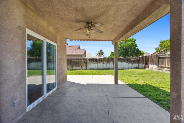 4312 Rio Viejo Dr, Bakersfield, CA 93313 - view of patio / terrace with ceiling fan and a fenced backyard