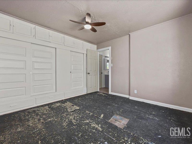 801 Fillmore St, Taft, CA 93268 - unfurnished bedroom featuring a textured ceiling, a ceiling fan, and a closet