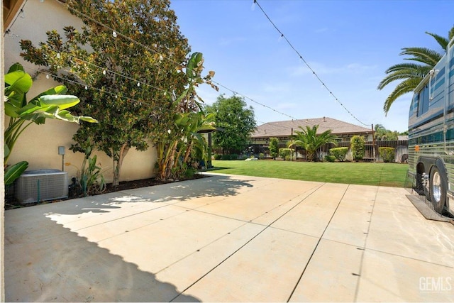 16018 La Strada Ct, Bakersfield, CA 93314 - fenced backyard featuring a patio