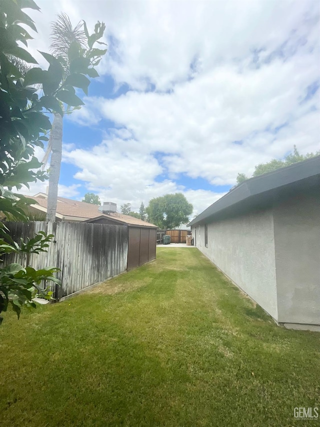 2204 Tilden Way, Bakersfield, CA 93309 - view of yard