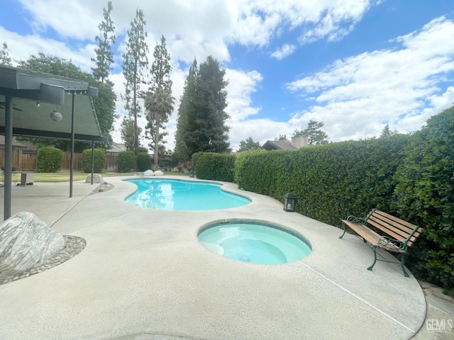 2204 Tilden Way, Bakersfield, CA 93309 - view of pool featuring a patio, an in-ground hot tub, and a fenced backyard