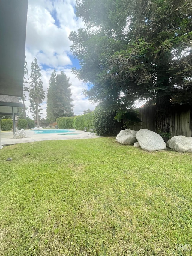 2204 Tilden Way, Bakersfield, CA 93309 - view of grassy yard