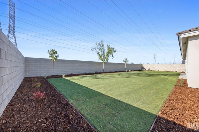 view of yard featuring a fenced backyard