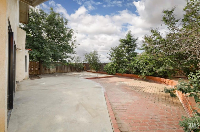 8226 Birmingham St, Bakersfield, CA 93311 - view of patio / terrace