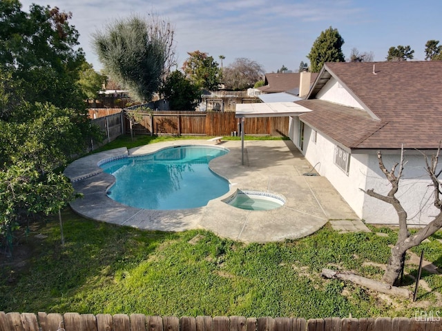 view of pool with an in ground hot tub, a yard, and a patio