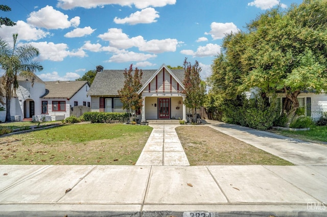 view of front of property with a front yard and covered porch