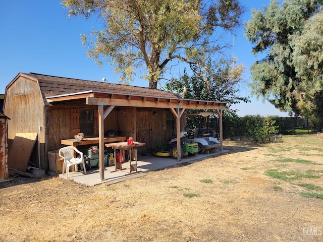 view of outbuilding