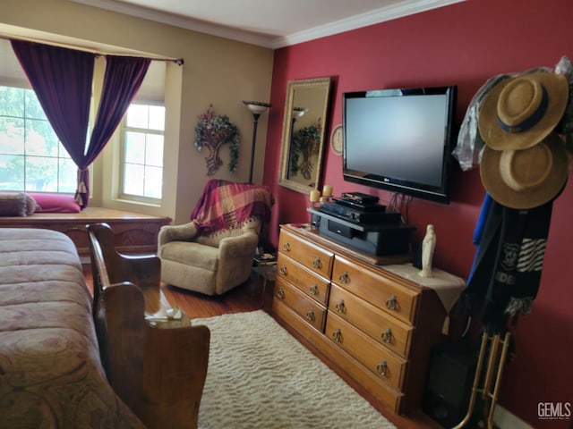 living room featuring hardwood / wood-style flooring and crown molding