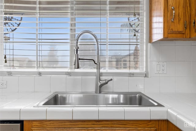 interior details featuring decorative backsplash and sink