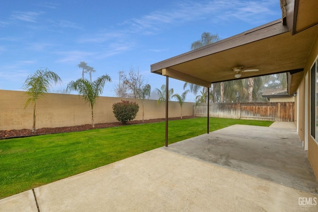 view of patio with ceiling fan