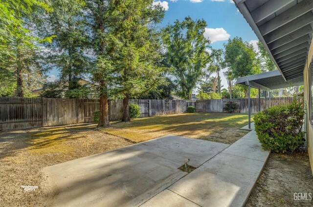 7205 Bandolero Way, Bakersfield, CA 93308 - view of yard with a patio area