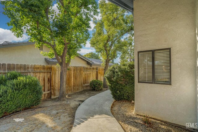 7205 Bandolero Way, Bakersfield, CA 93308 - view of yard with fence